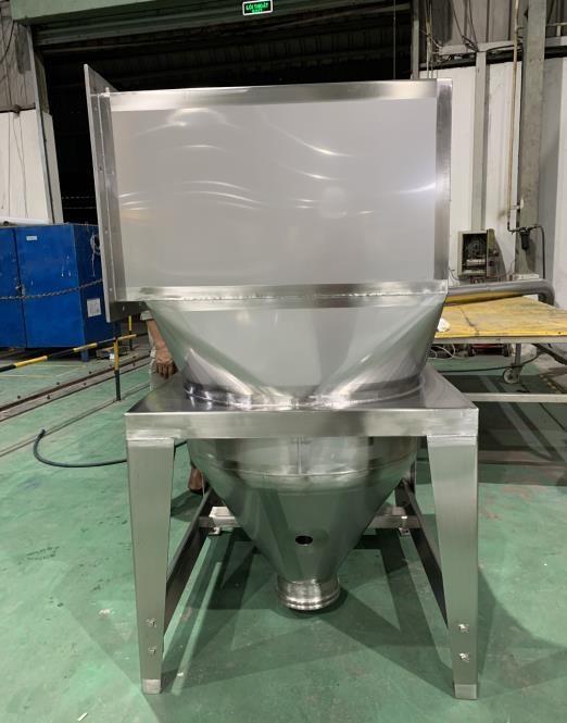 Stainless steel tipping station and hoppers for milk powder processing plant