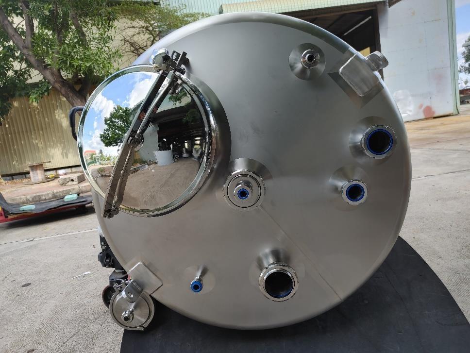Large custom stainless steel process tanks for Indian industrial client