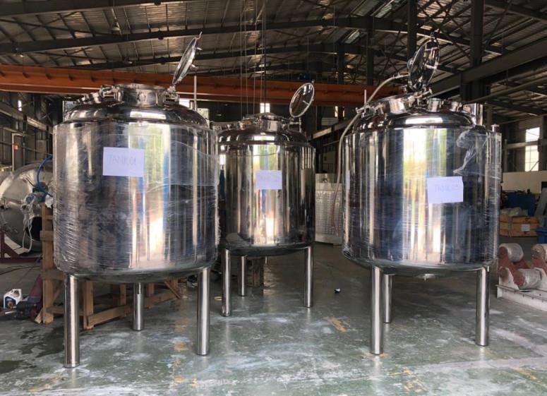 Mirror-polished stainless steel pharmaceutical grade process tanks