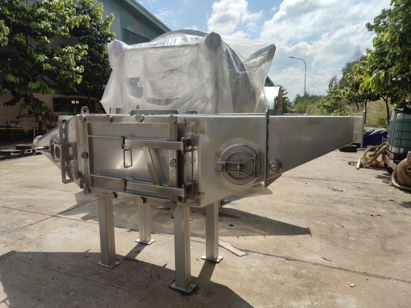 Stainless steel filter housing for milk processing plant